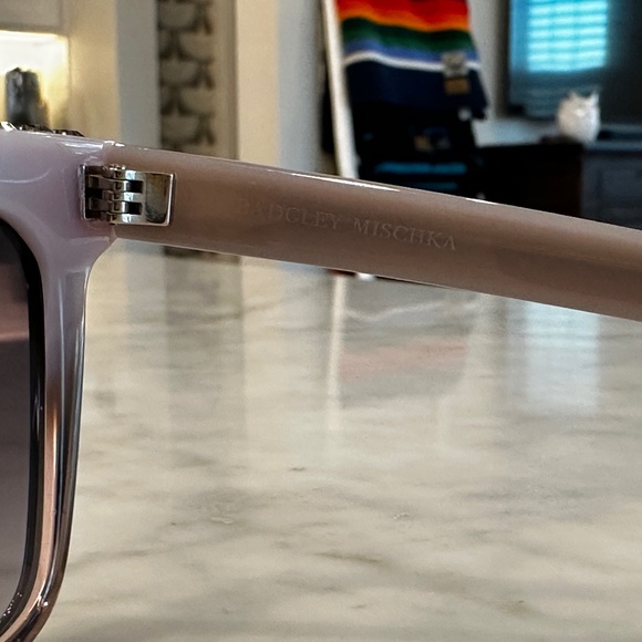 BRAND NEW Badgley Mischka Stephane Sunglasses Dove main image 7